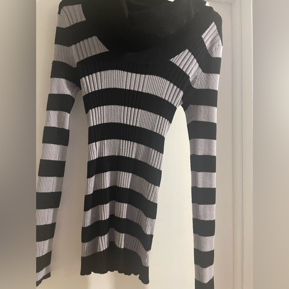 Bundle 2/$7 Long sleeve striped sweater